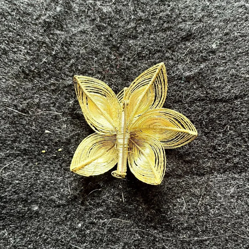 Vintage Gold-Tone Wire Flower Pin - Picture 3 of 6